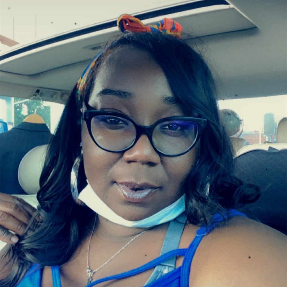 Meet your Posher, Latoya